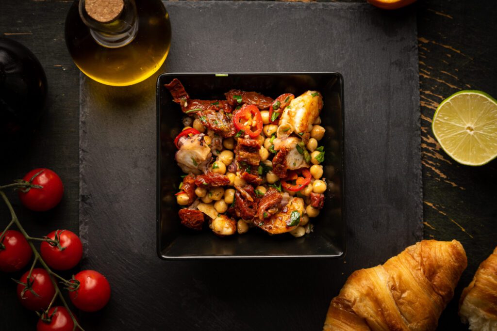 Salată caracatiță cu năut Meniu George's Fisheries